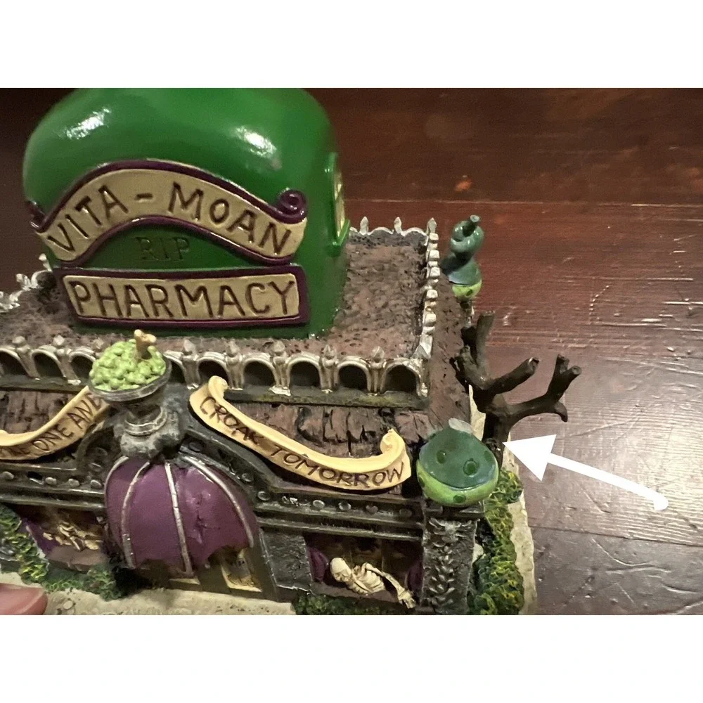 Munsters Hawthorne Village Vita Moan Pharmacy Lights Working Halloween‎ FLAW